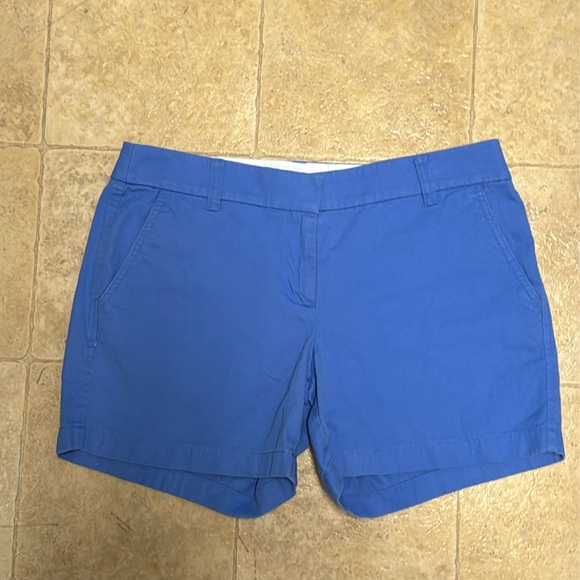 ⭐️MAKE AN OFFER! J. CREW Shorts LIKE new Size 6 - Picture 1 of 8